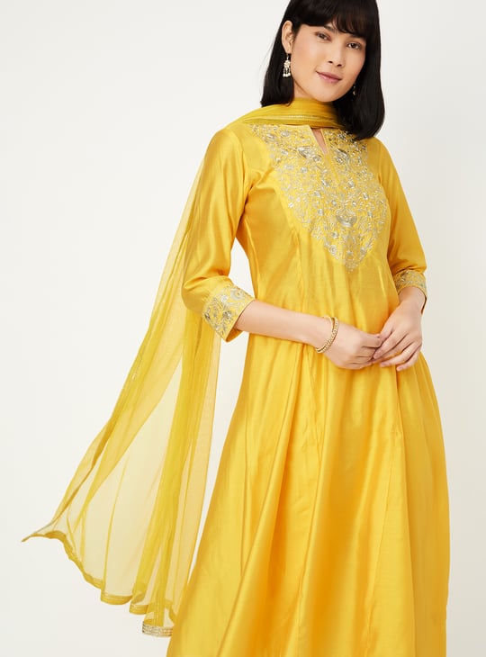 Women Embroidered Kalidar Kurta Set