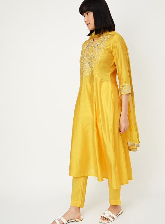 Women Embroidered Kalidar Kurta Set