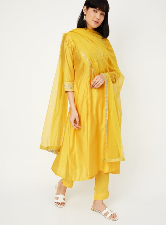 Women Embroidered Kalidar Kurta Set