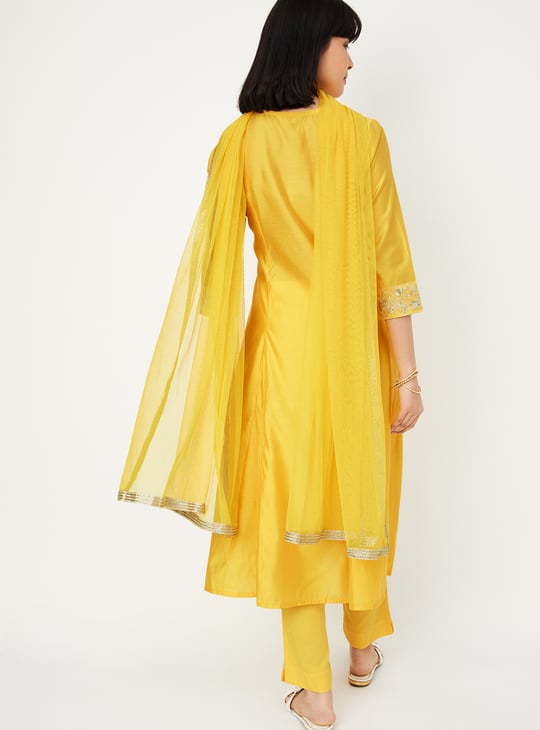 Women Embroidered Kalidar Kurta Set