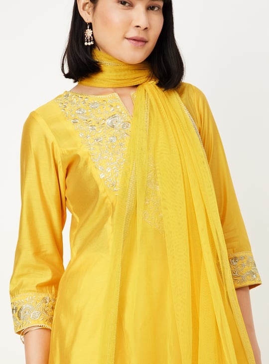 Women Embroidered Kalidar Kurta Set
