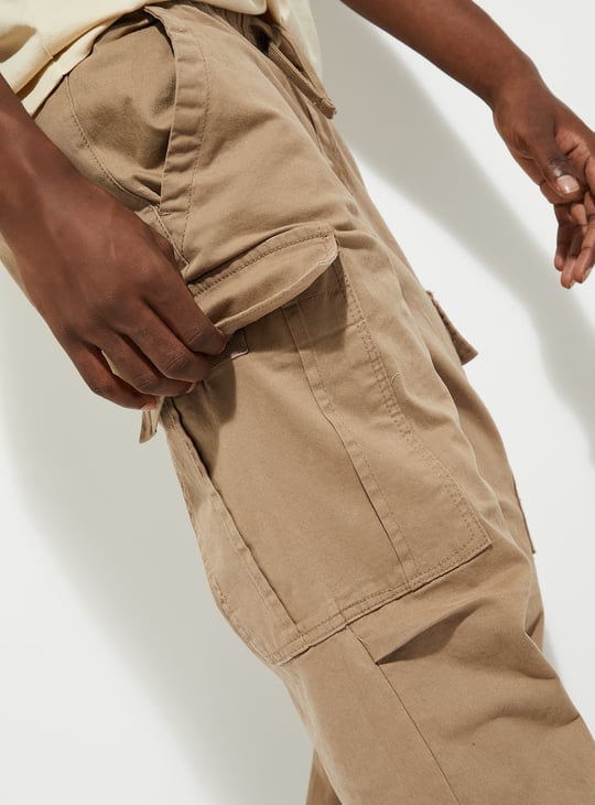 URB_N Men Solid Cargo Trousers