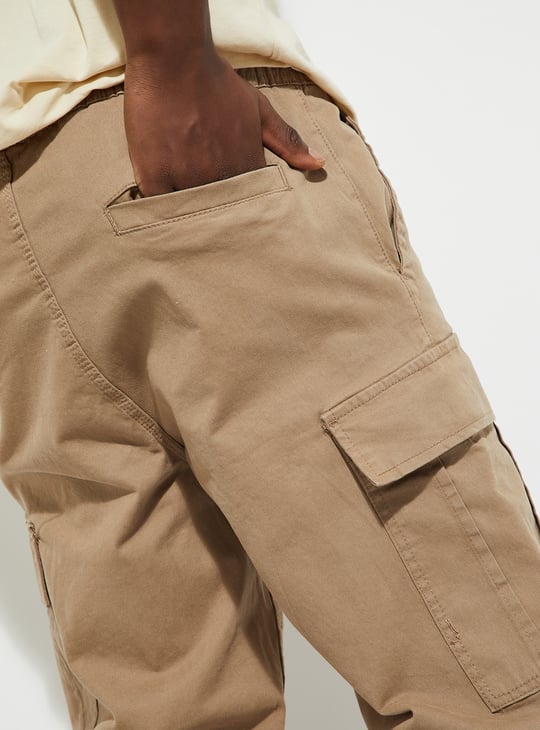 URB_N Men Solid Cargo Trousers