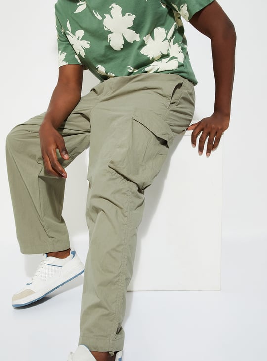 URB_N Men Solid Parachute Pants with Cargo Pockets