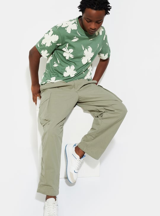 URB_N Men Solid Parachute Pants with Cargo Pockets
