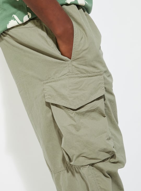 URB_N Men Solid Parachute Pants with Cargo Pockets