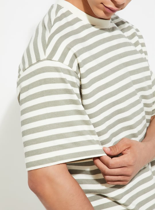 URB_N Men Oversized Striped T-shirt