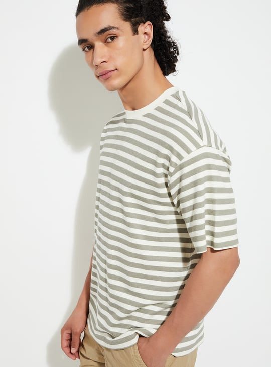 URB_N Men Oversized Striped T-shirt