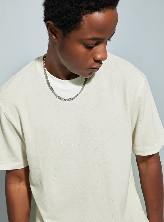 URB_N Men Regular Fit Textured T-shirt