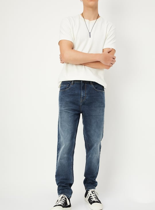 Men Carrot Fit Washed Jeans