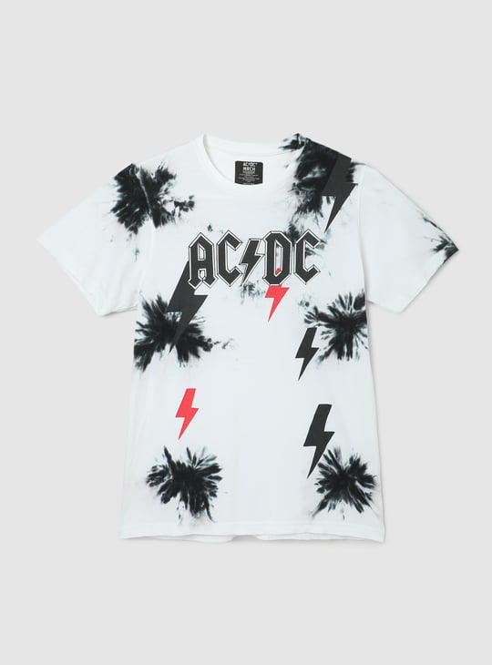 AC/DC tour selling shirt