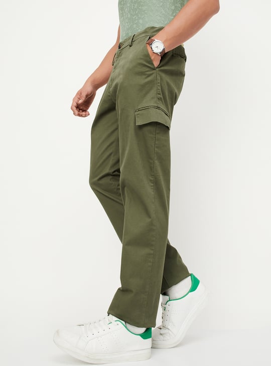 Men Slim Fit Solid Flexi Waist Cargo Chinos