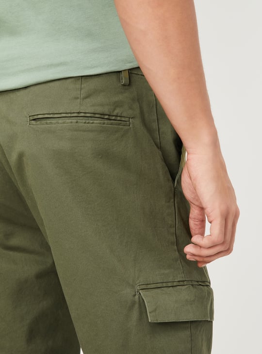 Men Slim Fit Solid Flexi Waist Cargo Chinos
