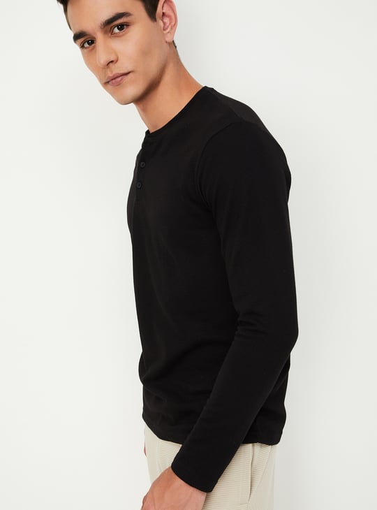 Men Textured Henley Neck T-shirt