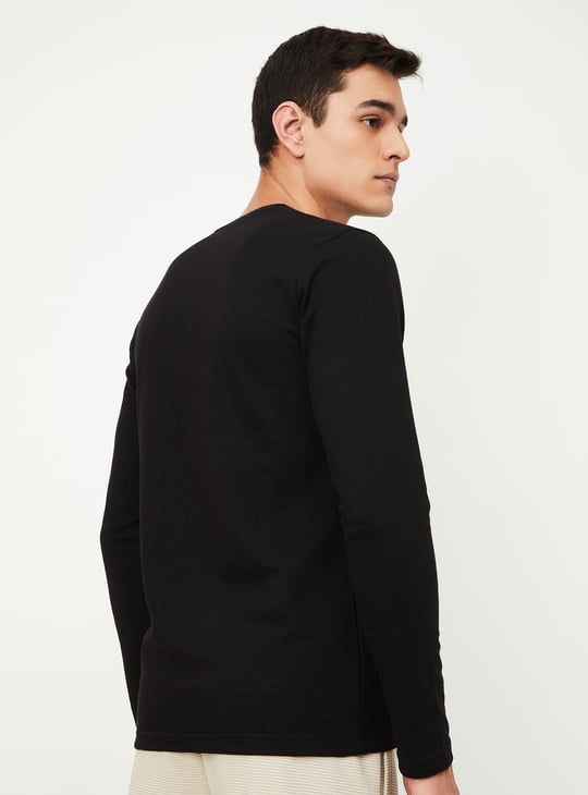 Men Textured Henley Neck T-shirt