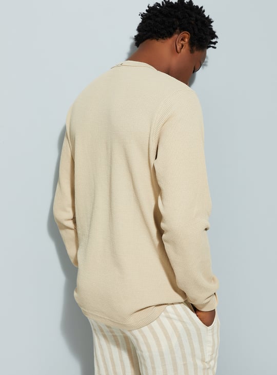URB_N Men Textured Henley Neck T-shirt