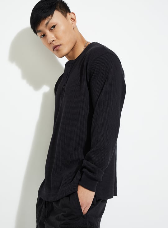 URB_N Men Textured Henley Neck T-shirt