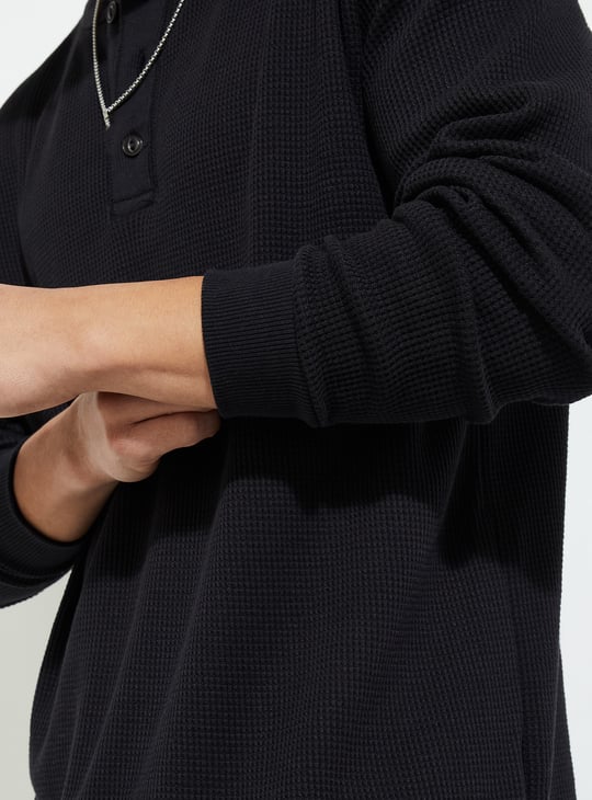 URB_N Men Textured Henley Neck T-shirt