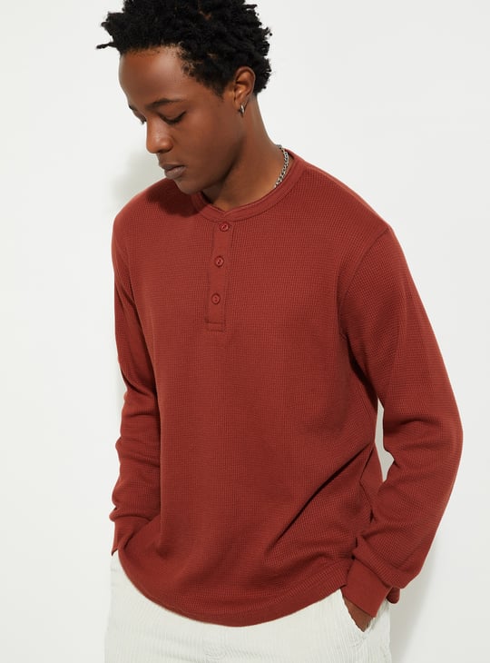 URB_N Men Textured Henley Neck T-shirt