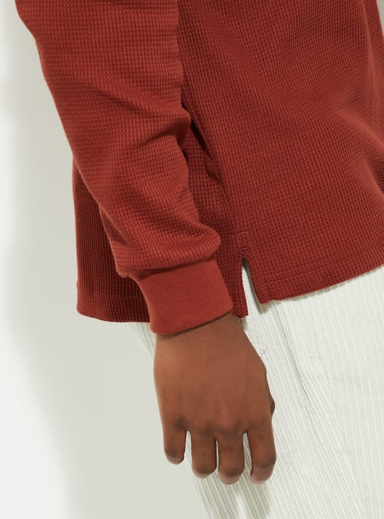 URB_N Men Textured Henley Neck T-shirt