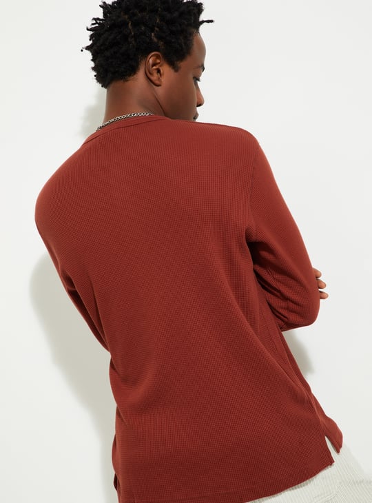 URB_N Men Textured Henley Neck T-shirt