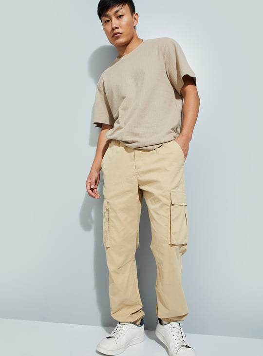 URB_N Men Solid Relaxed Fit Cargo Joggers