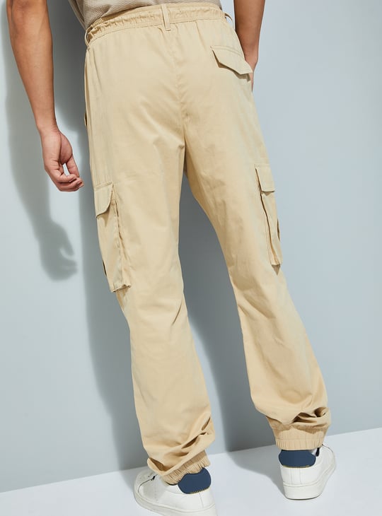 URB_N Men Solid Relaxed Fit Cargo Joggers