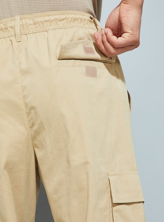 URB_N Men Solid Relaxed Fit Cargo Joggers