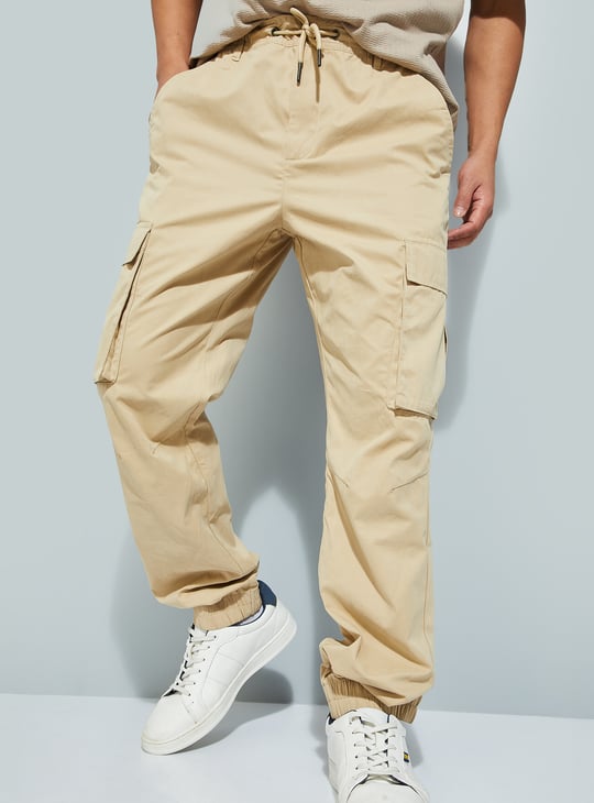 URB_N Men Solid Relaxed Fit Cargo Joggers
