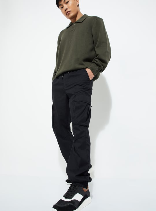 URB_N Men Solid Relaxed Fit Cargo Joggers