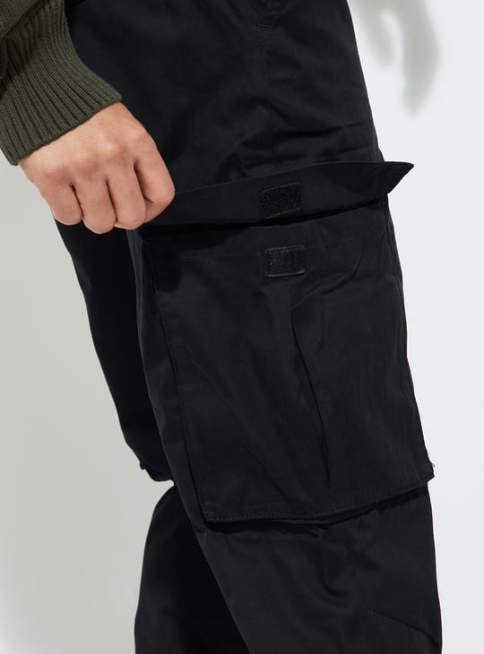 URB_N Men Solid Relaxed Fit Cargo Joggers