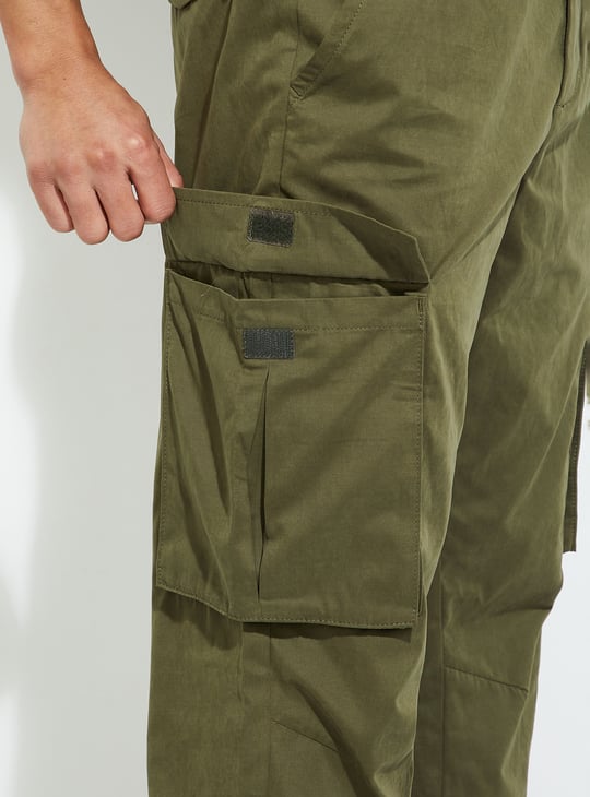 URB_N Men Solid Relaxed Fit Cargo Joggers
