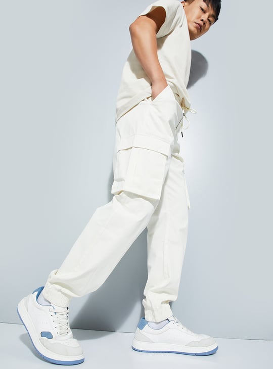 URB_N Men Solid Relaxed Fit Cargo Joggers