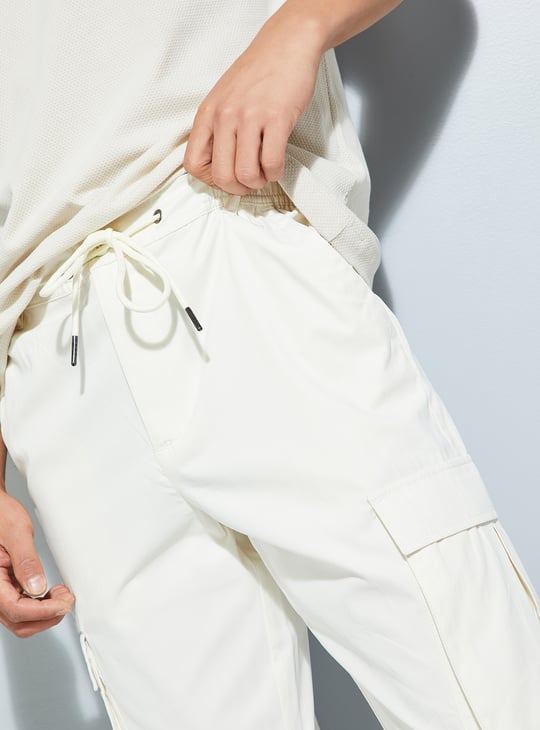 URB_N Men Solid Relaxed Fit Cargo Joggers