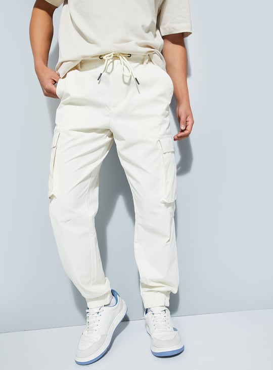 URB_N Men Solid Relaxed Fit Cargo Joggers