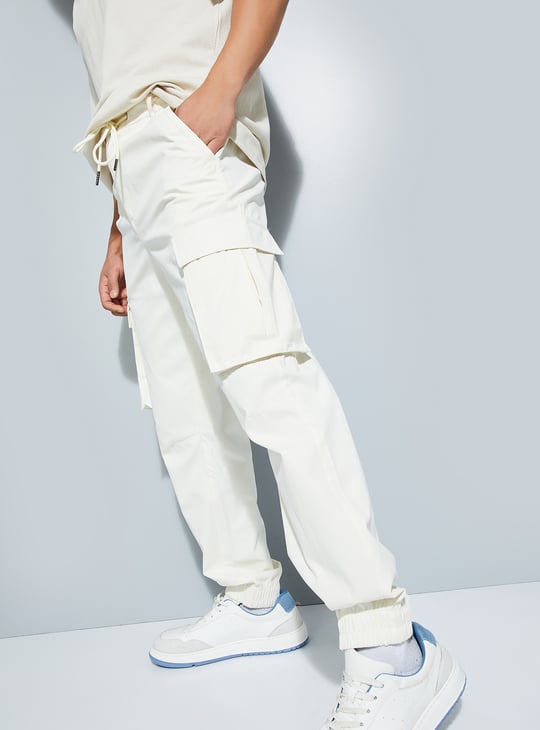 URB_N Men Solid Relaxed Fit Cargo Joggers