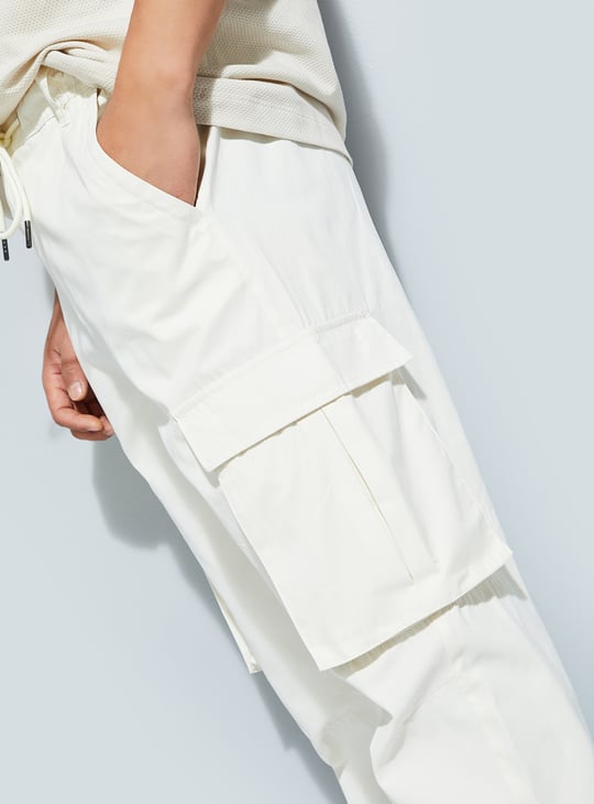 URB_N Men Solid Relaxed Fit Cargo Joggers