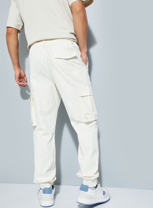 URB_N Men Solid Relaxed Fit Cargo Joggers