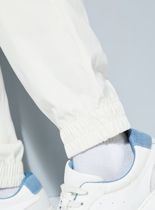 URB_N Men Solid Relaxed Fit Cargo Joggers