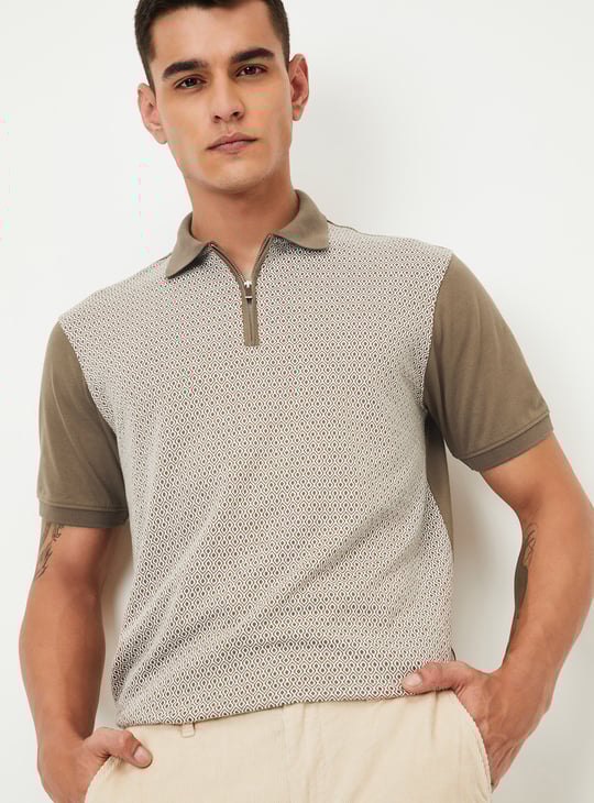 Men Colourblock Zip Polo T-shirt