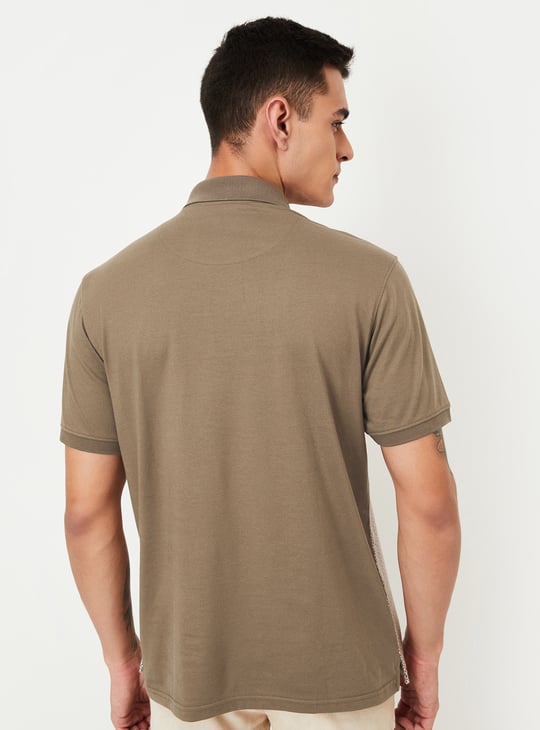 Men Colourblock Zip Polo T-shirt