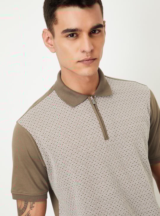 Men Colourblock Zip Polo T-shirt