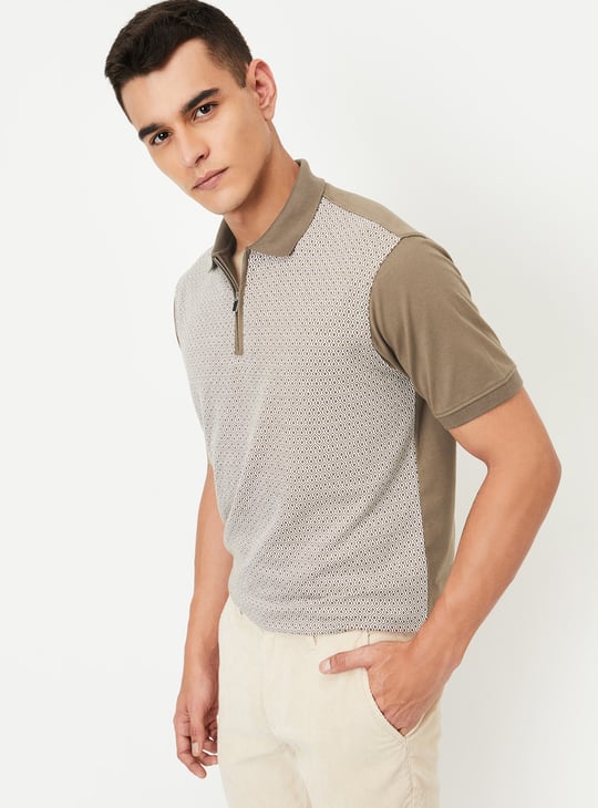 Men Colourblock Zip Polo T-shirt