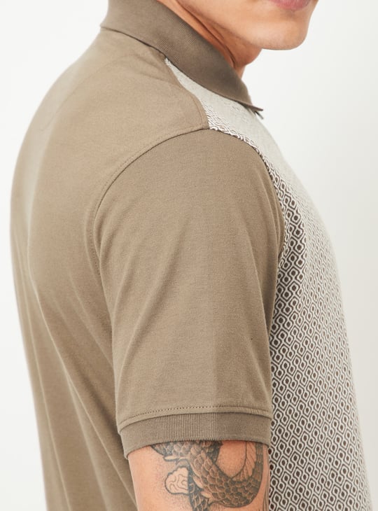 Men Colourblock Zip Polo T-shirt