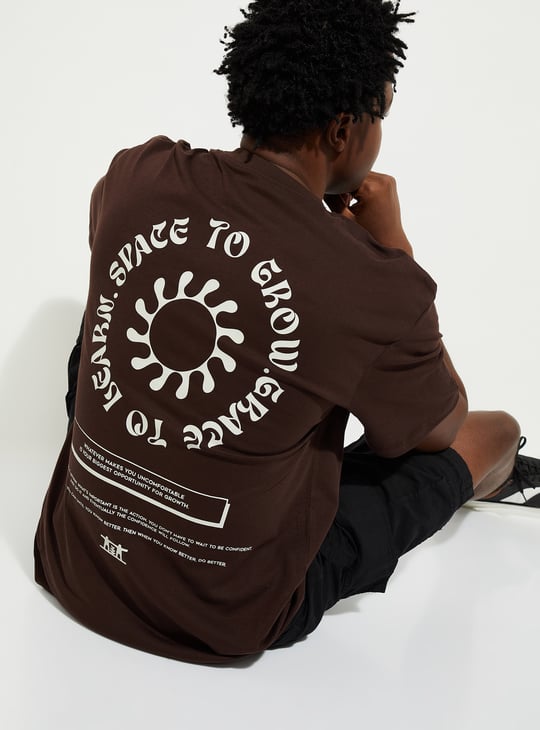 URB_N Men Relaxed Fit Back Print T-shirt