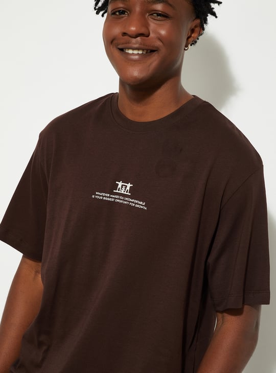 URB_N Men Relaxed Fit Back Print T-shirt