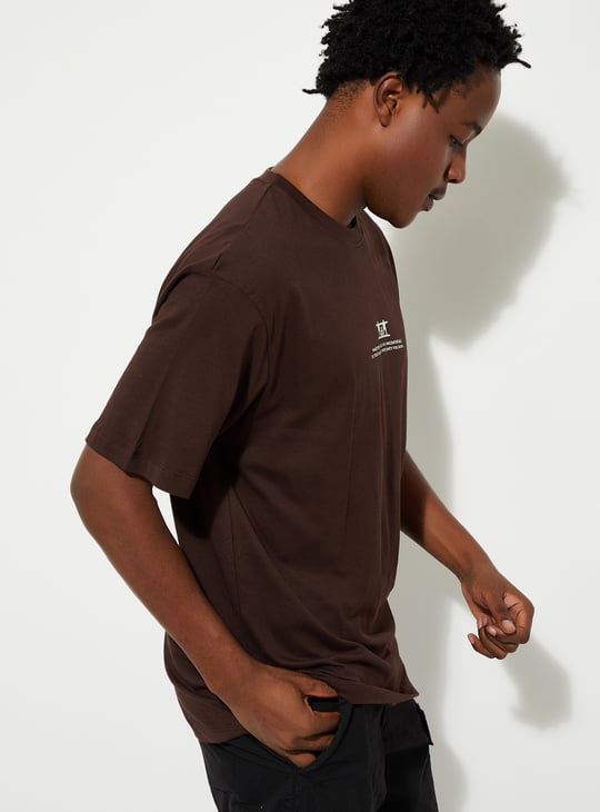 URB_N Men Relaxed Fit Back Print T-shirt