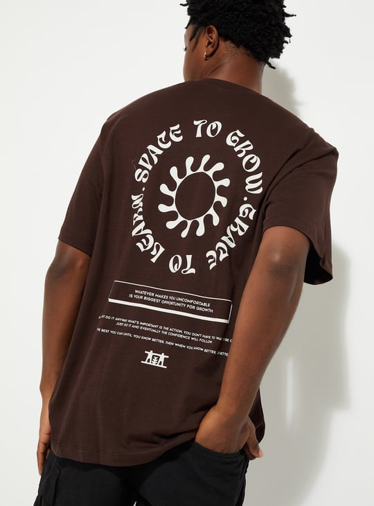 URB_N Men Relaxed Fit Back Print T-shirt