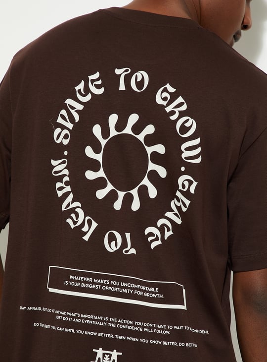 URB_N Men Relaxed Fit Back Print T-shirt