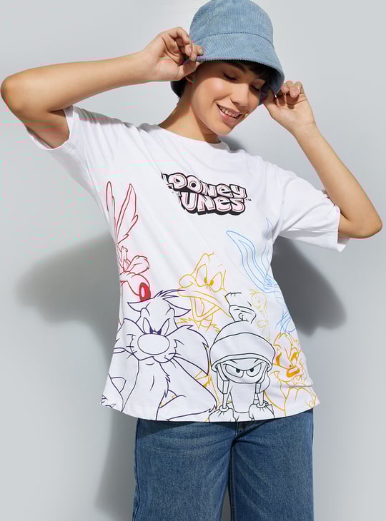 Tシャツ・カットソー LAUGHER Puck and Run Bunny White 3D T-Shirt White TS68 The Olympic Collection x Looney Tunes Podium Typography